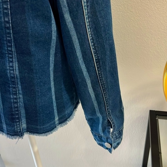 BACCINI- New Women’s Long Sleeve , Button Cuff Jean Jacket, Size M - Picture 5 of 14